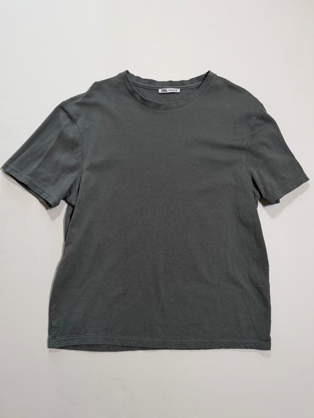 Zara Men's Textured / Waffle Knit Short Sleeve T-Shirt — Charcoal Grey, Size M